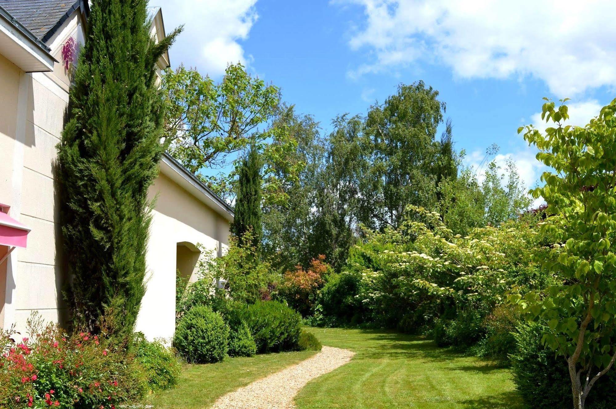 Logis Auberge Bienvenue Doué-la-Fontaine Exteriör bild
