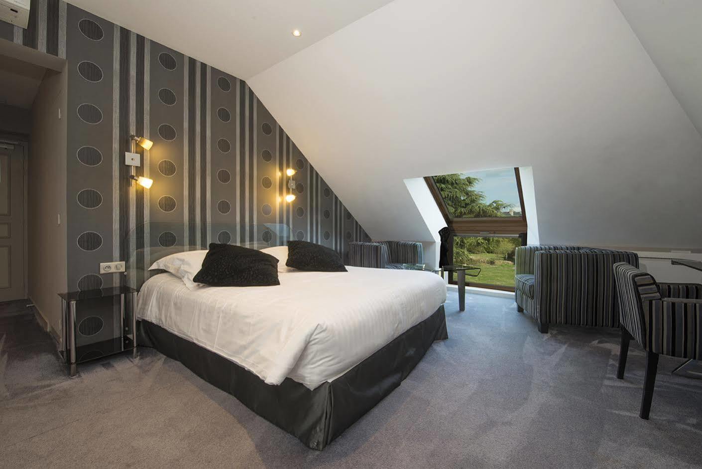 Logis Auberge Bienvenue Doué-la-Fontaine Exteriör bild